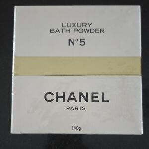 CHANEL Luxury Bath Powder No. 5 - Cream and Gold